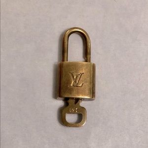 Vintage Louis Vuitton luggag/purse lock